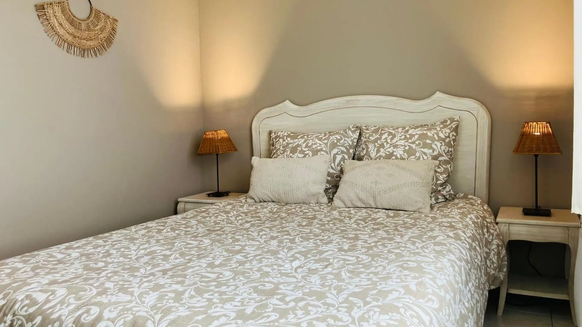 Appartement Vue Magnifique Sur Les Alpilles, Residence Avec Piscine Paradou France